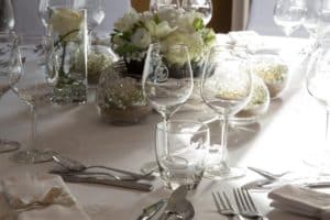 centre de table mariage blanc hortensia et freesia blanc